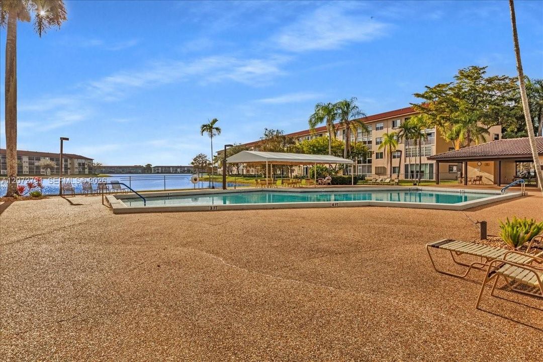 For Rent: $1,850 (1 beds, 1 baths, 1045 Square Feet)