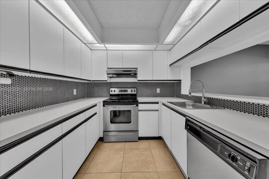 For Rent: $1,850 (1 beds, 1 baths, 1045 Square Feet)