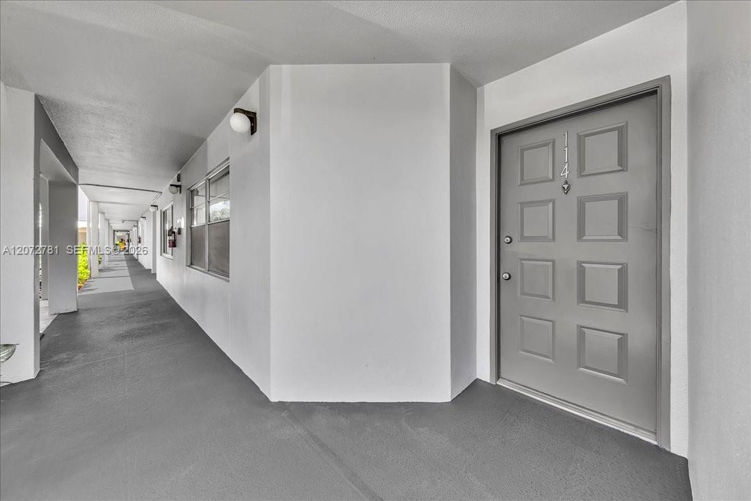For Rent: $1,850 (1 beds, 1 baths, 1045 Square Feet)