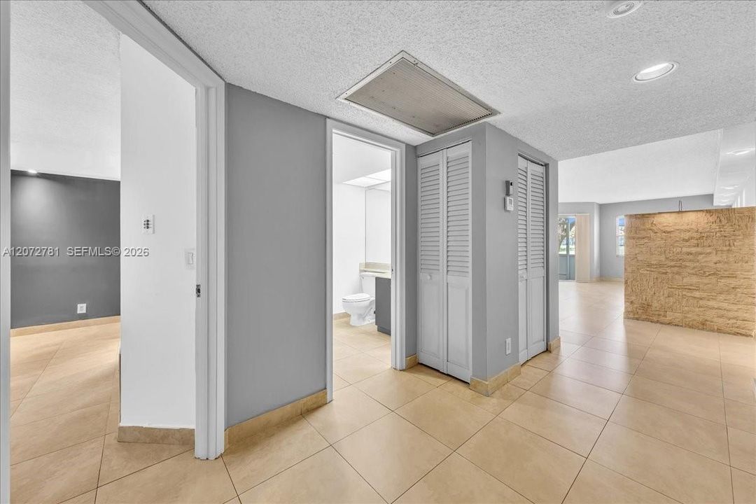 For Rent: $1,850 (1 beds, 1 baths, 1045 Square Feet)
