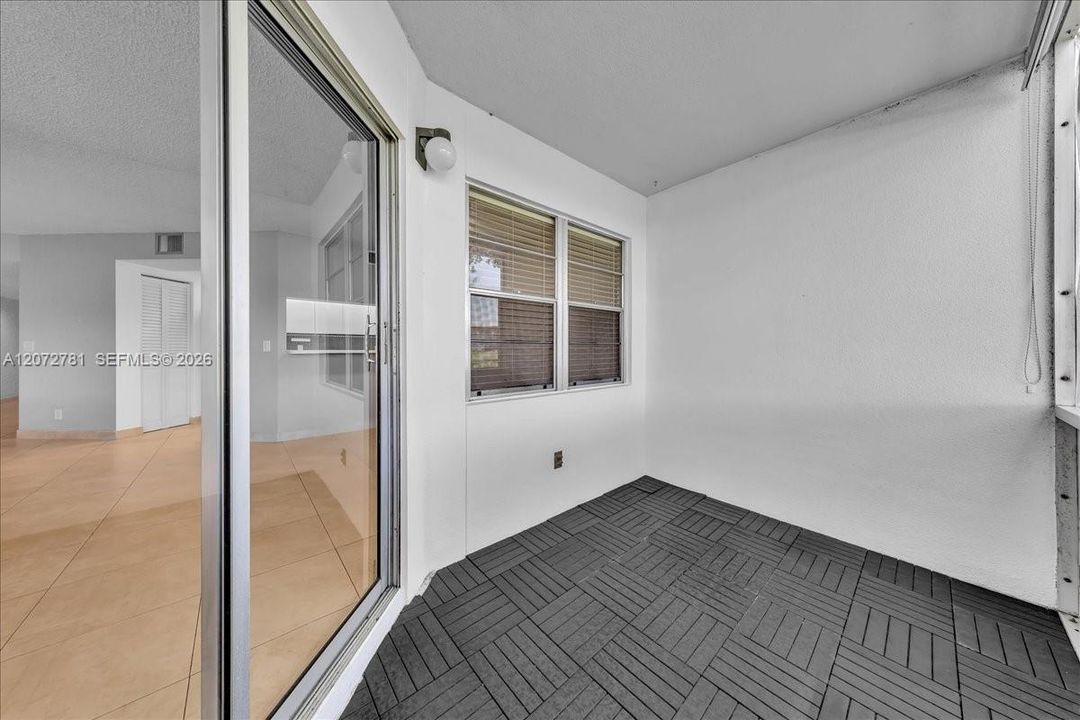 For Rent: $1,850 (1 beds, 1 baths, 1045 Square Feet)