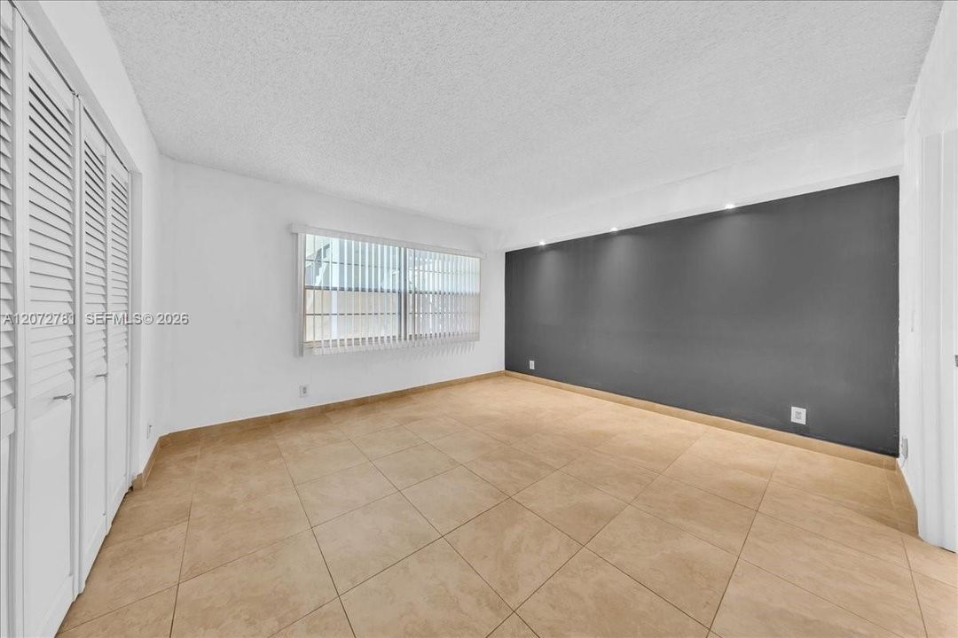 For Rent: $1,850 (1 beds, 1 baths, 1045 Square Feet)