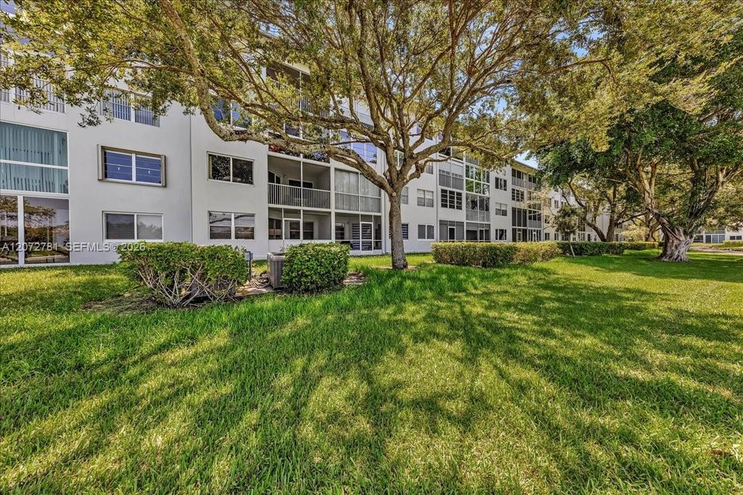 For Rent: $1,850 (1 beds, 1 baths, 1045 Square Feet)