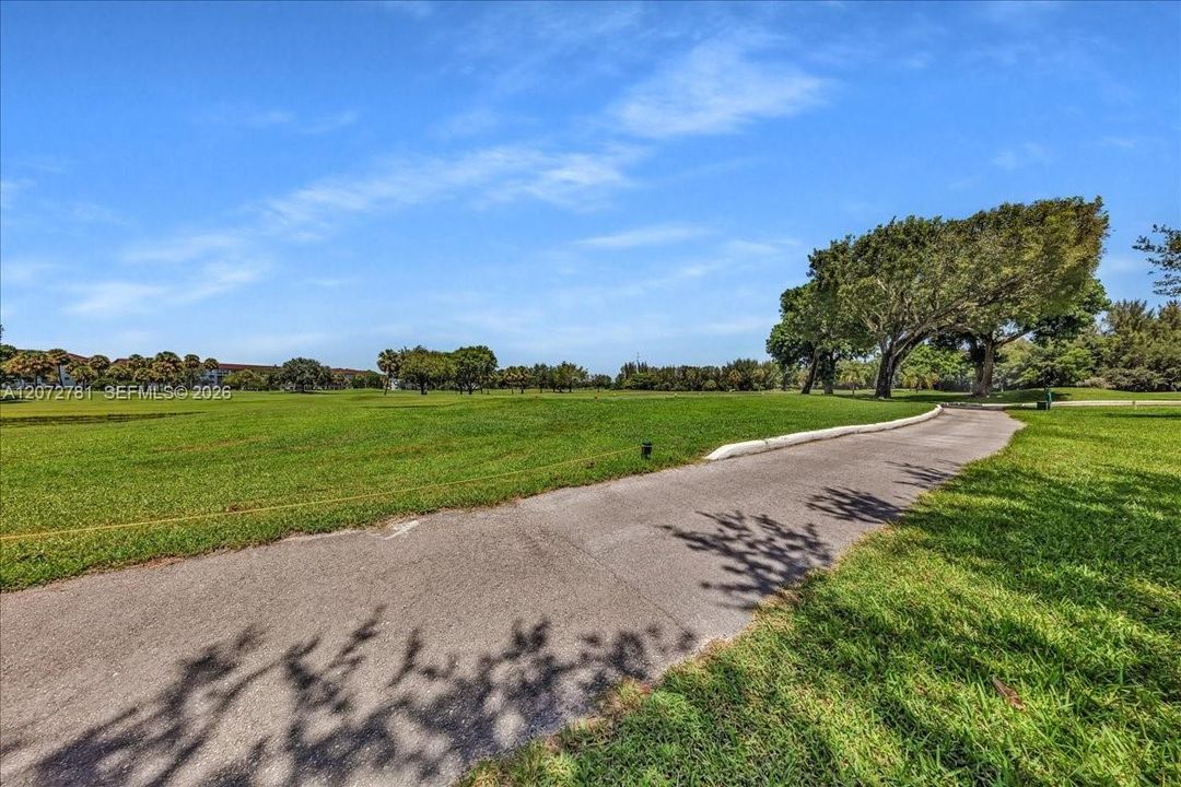 For Rent: $1,850 (1 beds, 1 baths, 1045 Square Feet)