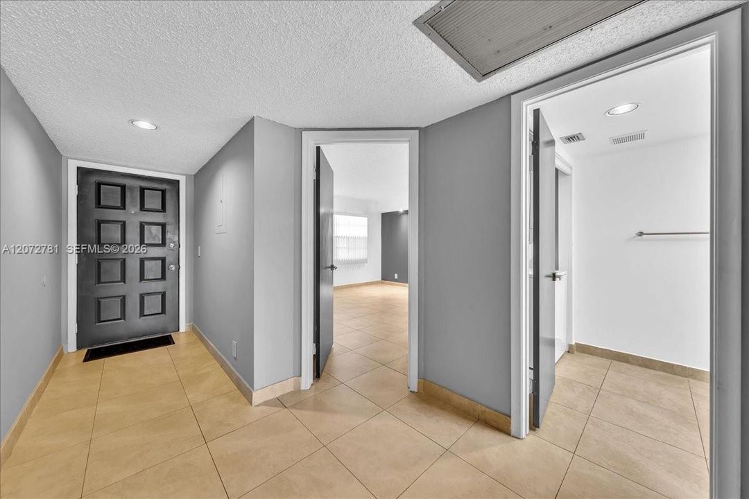 For Rent: $1,850 (1 beds, 1 baths, 1045 Square Feet)