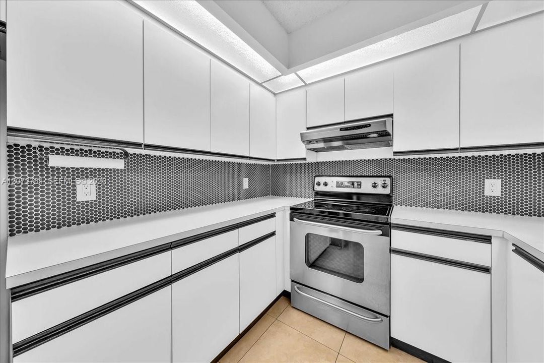 For Rent: $1,850 (1 beds, 1 baths, 1045 Square Feet)