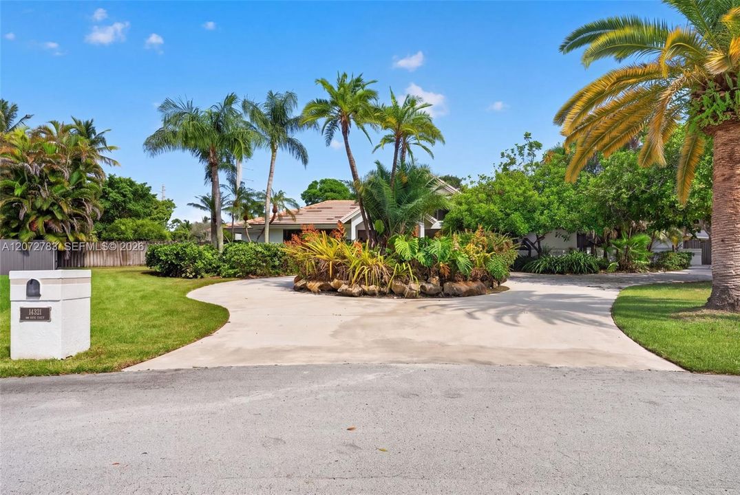 For Sale: $1,699,000 (5 beds, 4 baths, 3883 Square Feet)