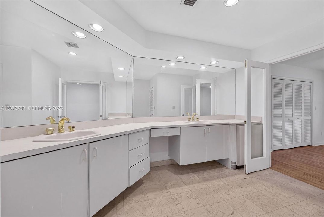For Sale: $1,699,000 (5 beds, 4 baths, 3883 Square Feet)