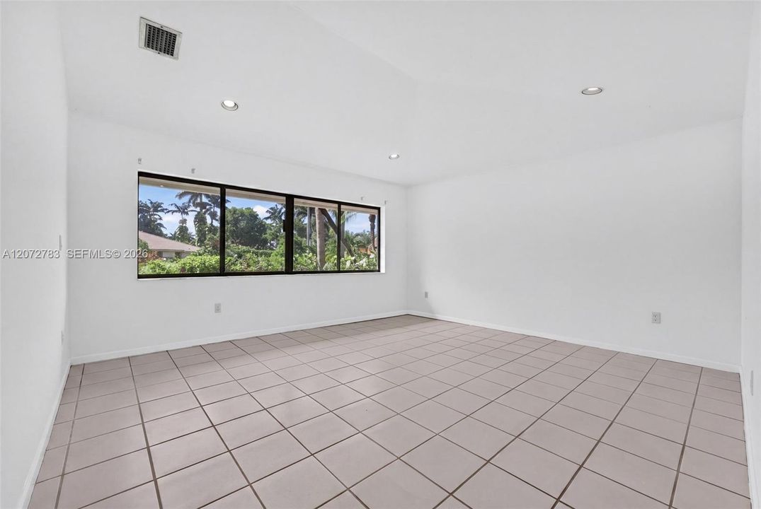 For Sale: $1,699,000 (5 beds, 4 baths, 3883 Square Feet)