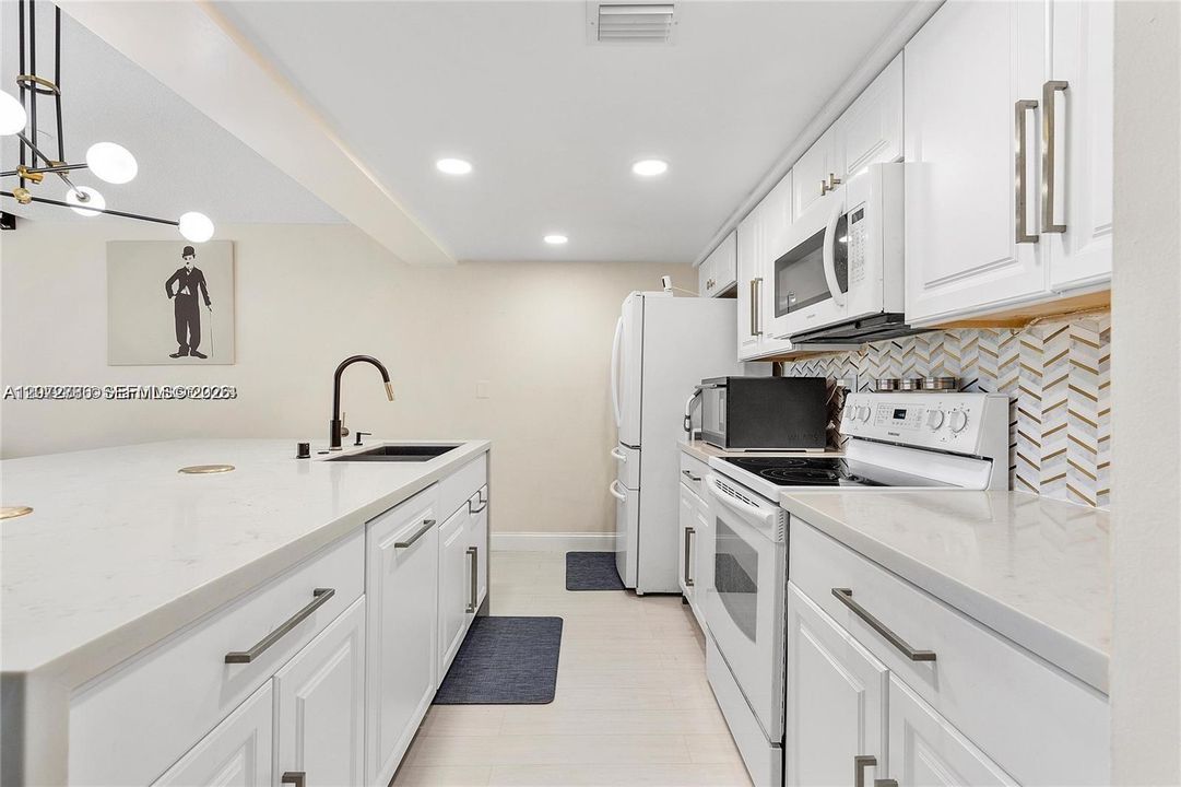 В аренду: $3,350 (2 спален, 2 ванн, 1318 Квадратных фут)