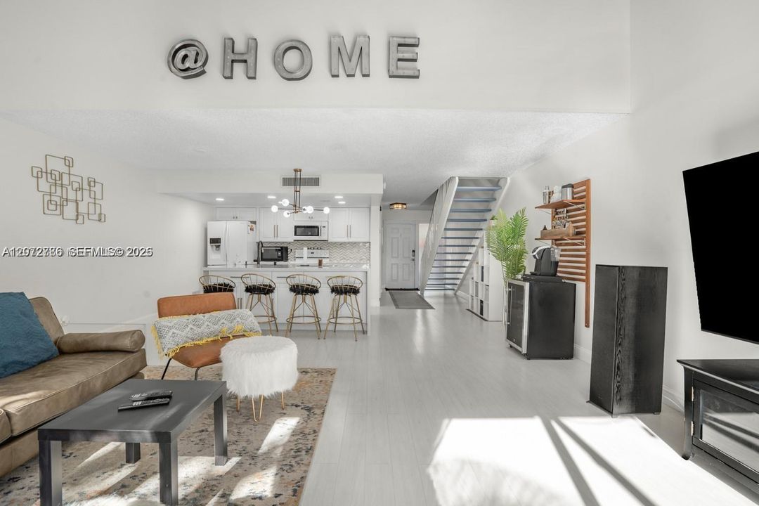 В аренду: $3,350 (2 спален, 2 ванн, 1318 Квадратных фут)