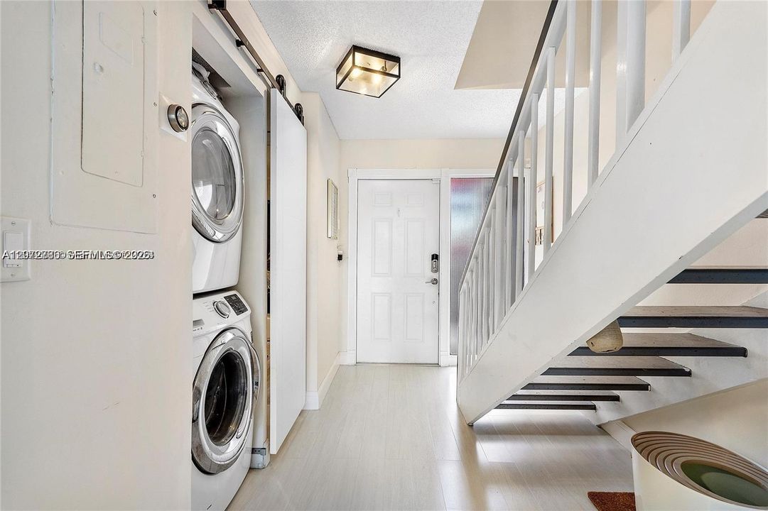 В аренду: $3,350 (2 спален, 2 ванн, 1318 Квадратных фут)
