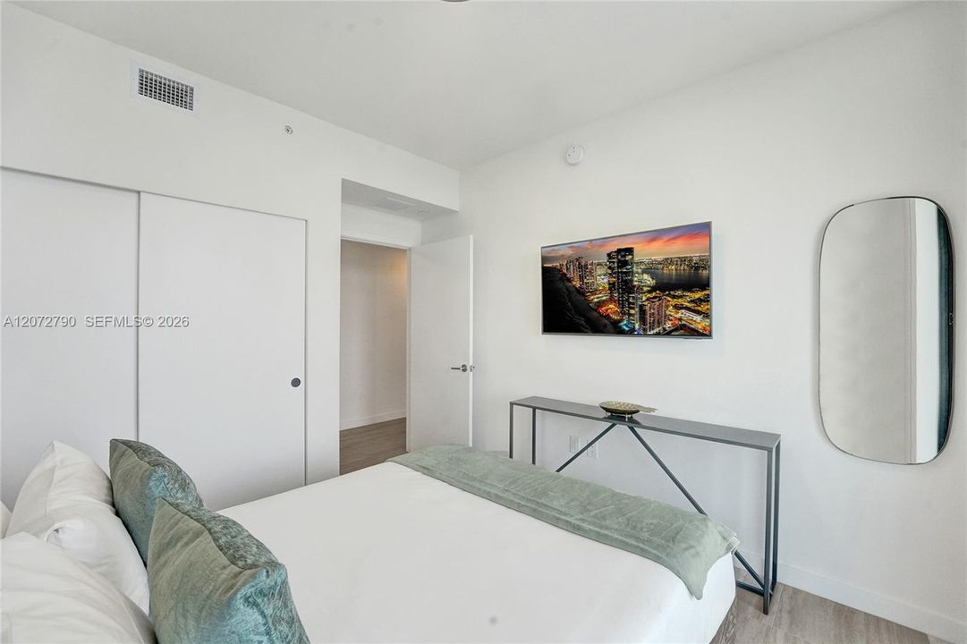 For Sale: $1,990,000 (3 beds, 2 baths, 972 Square Feet)