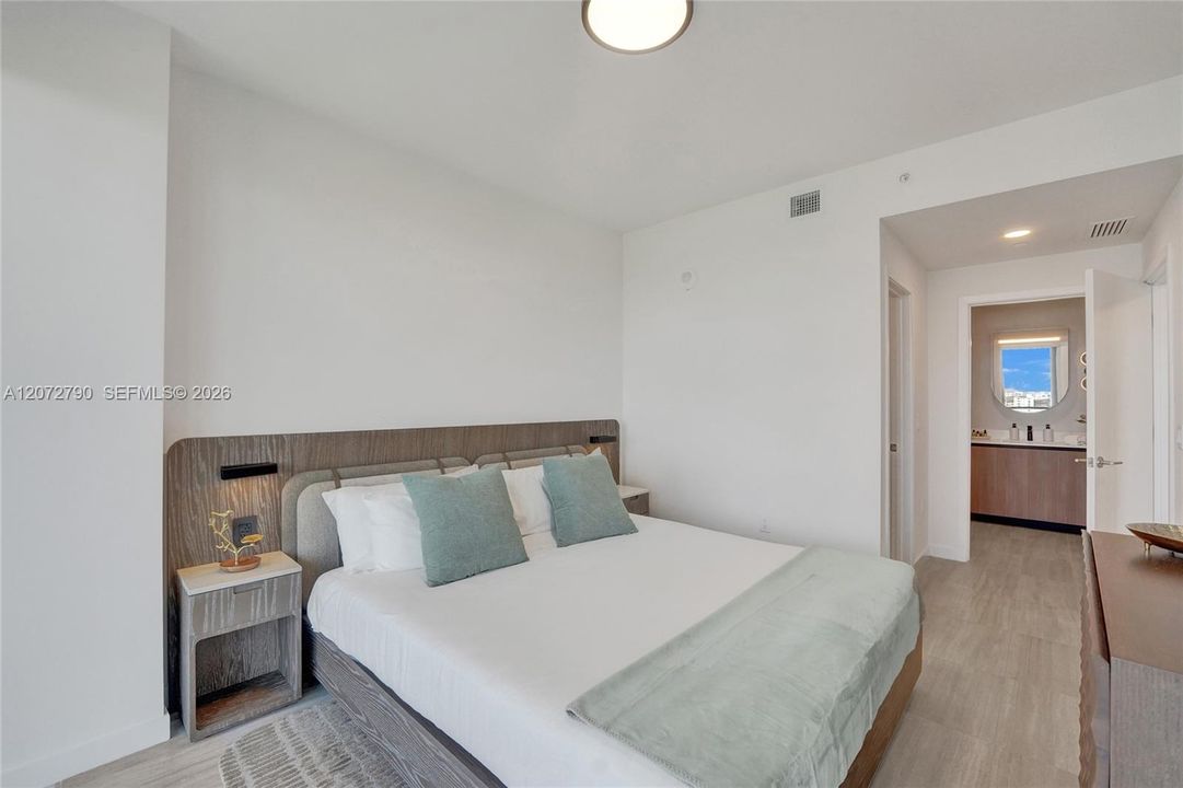 For Sale: $1,990,000 (3 beds, 2 baths, 972 Square Feet)