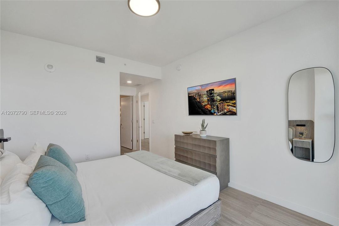 For Sale: $1,990,000 (3 beds, 2 baths, 972 Square Feet)