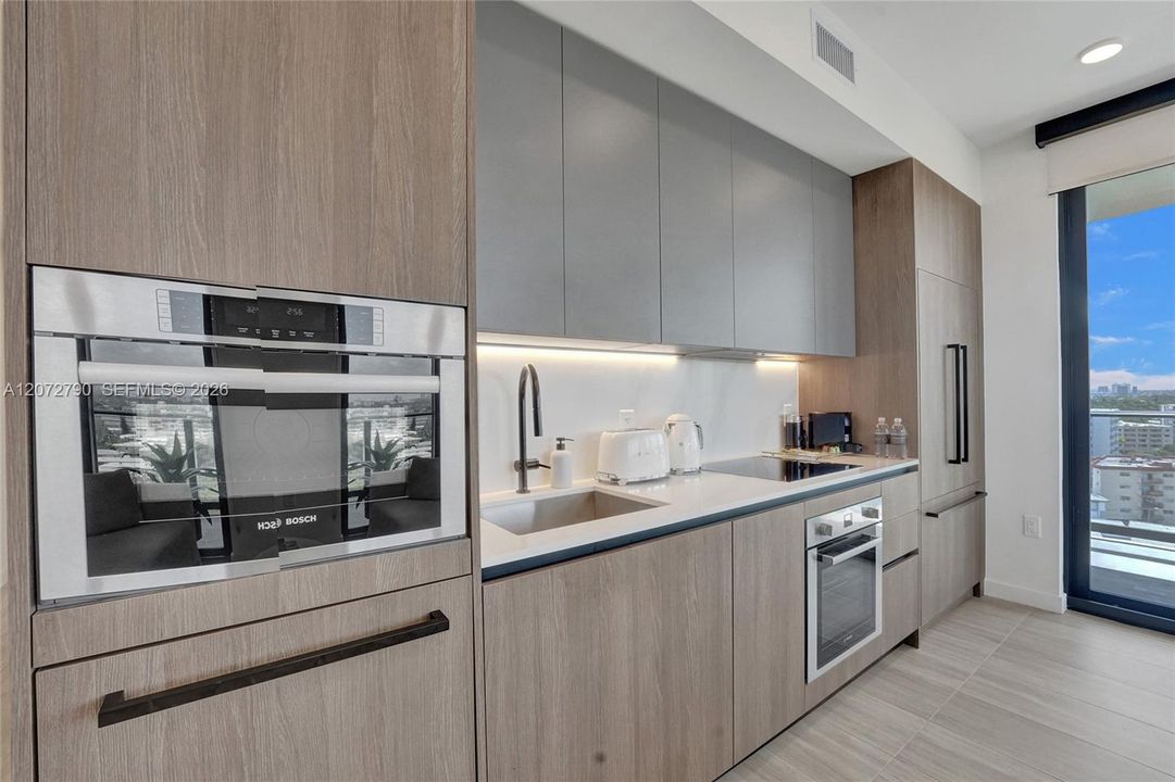 For Sale: $1,990,000 (3 beds, 2 baths, 972 Square Feet)