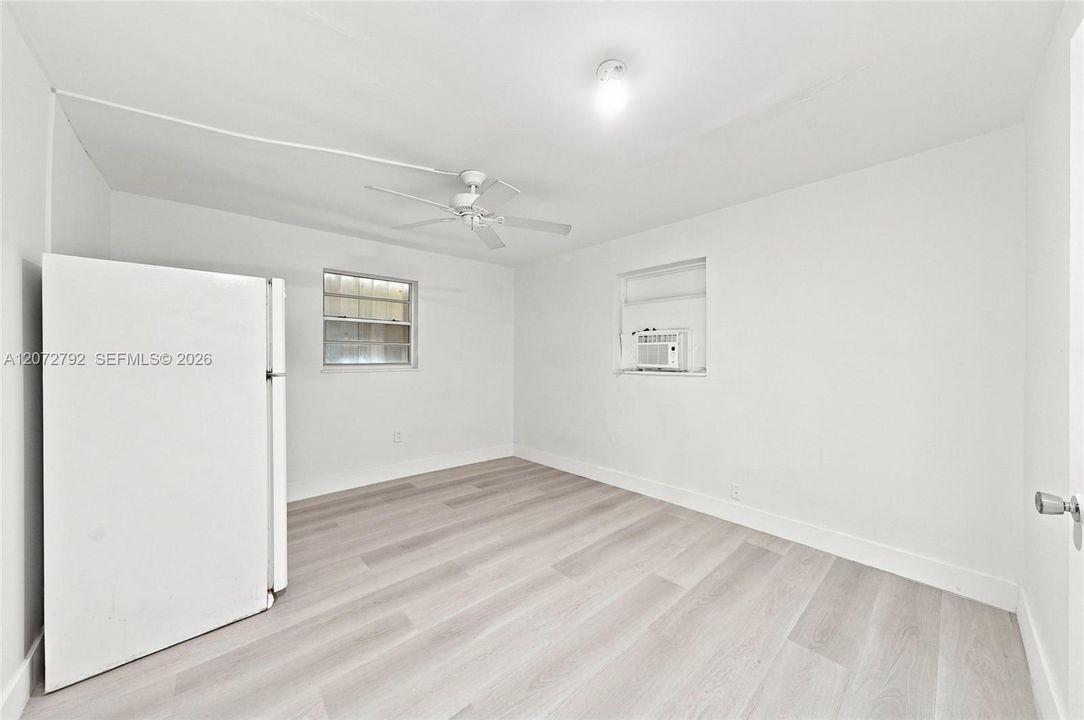 В аренду: $1,300 (0 спален, 1 ванн, 1529 Квадратных фут)