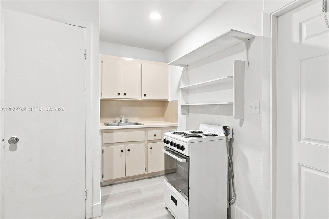 В аренду: $1,300 (0 спален, 1 ванн, 1529 Квадратных фут)