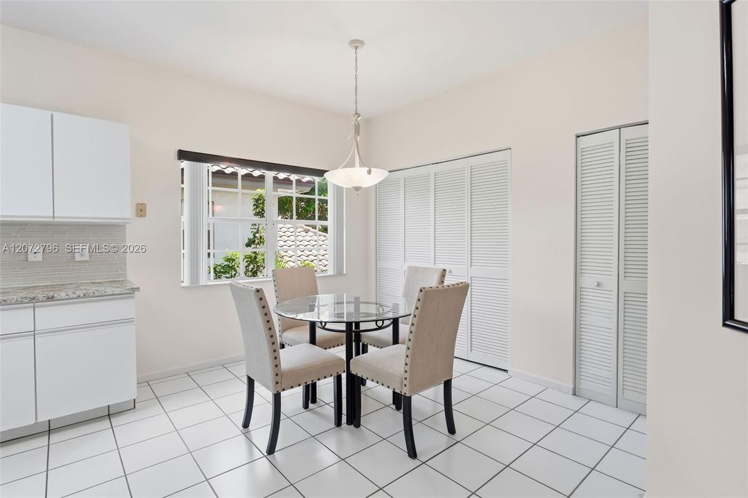 For Sale: $350,000 (2 beds, 2 baths, 1952 Square Feet)