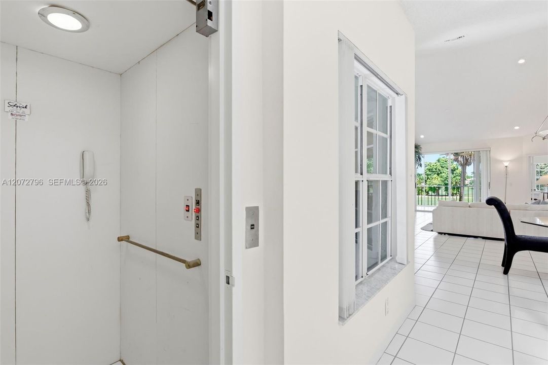 For Sale: $350,000 (2 beds, 2 baths, 1952 Square Feet)