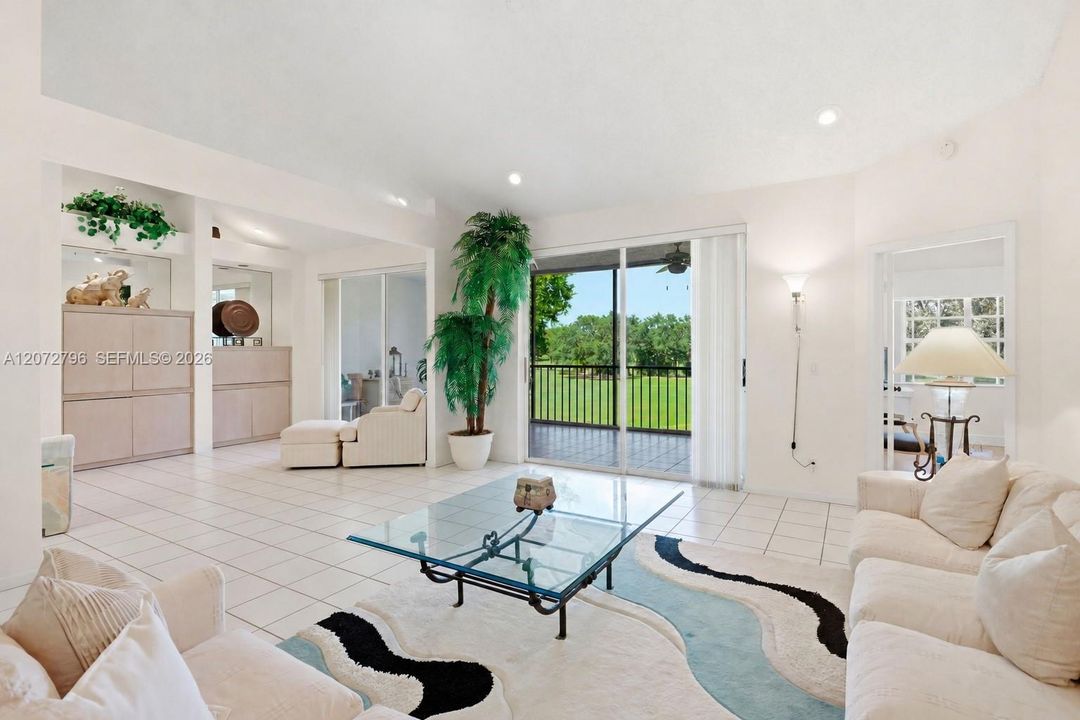For Sale: $350,000 (2 beds, 2 baths, 1952 Square Feet)