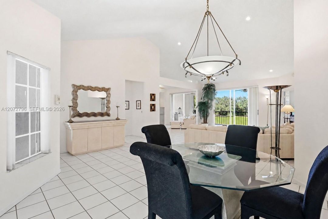 For Sale: $350,000 (2 beds, 2 baths, 1952 Square Feet)
