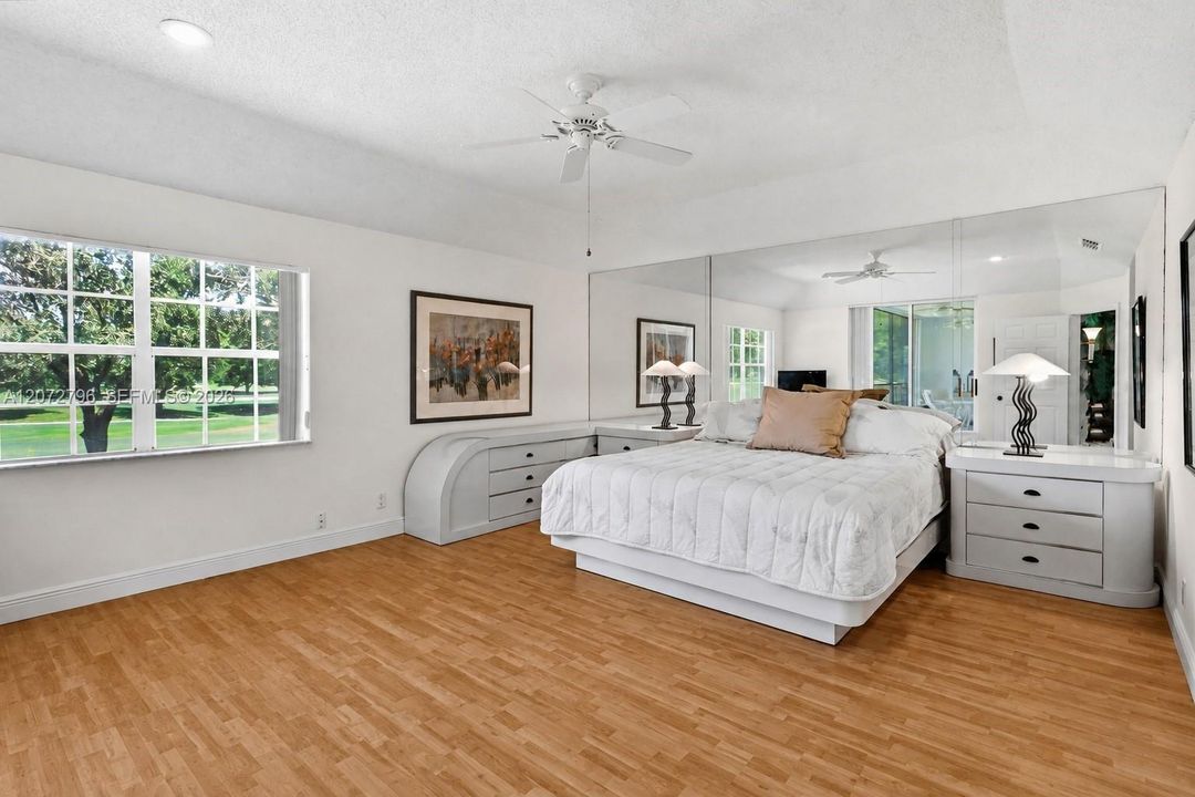 For Sale: $350,000 (2 beds, 2 baths, 1952 Square Feet)
