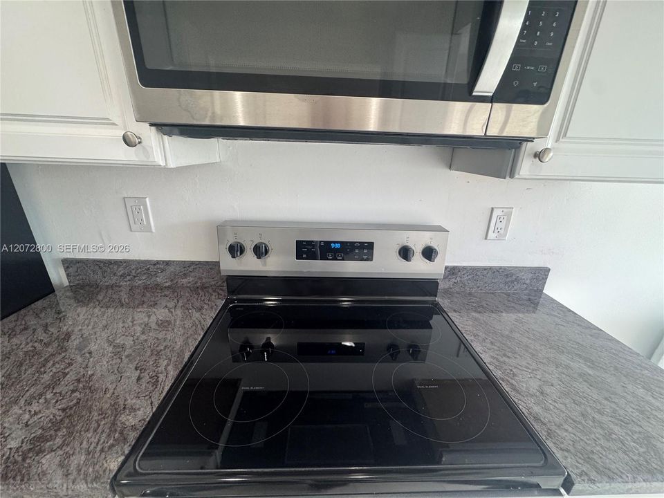 For Rent: $2,900 (3 beds, 2 baths, 1276 Square Feet)