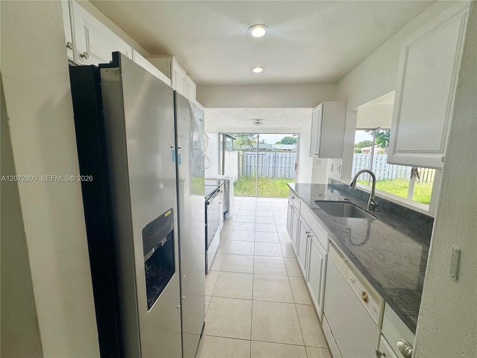 For Rent: $2,900 (3 beds, 2 baths, 1276 Square Feet)