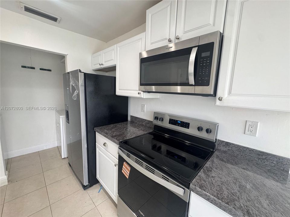 For Rent: $2,900 (3 beds, 2 baths, 1276 Square Feet)