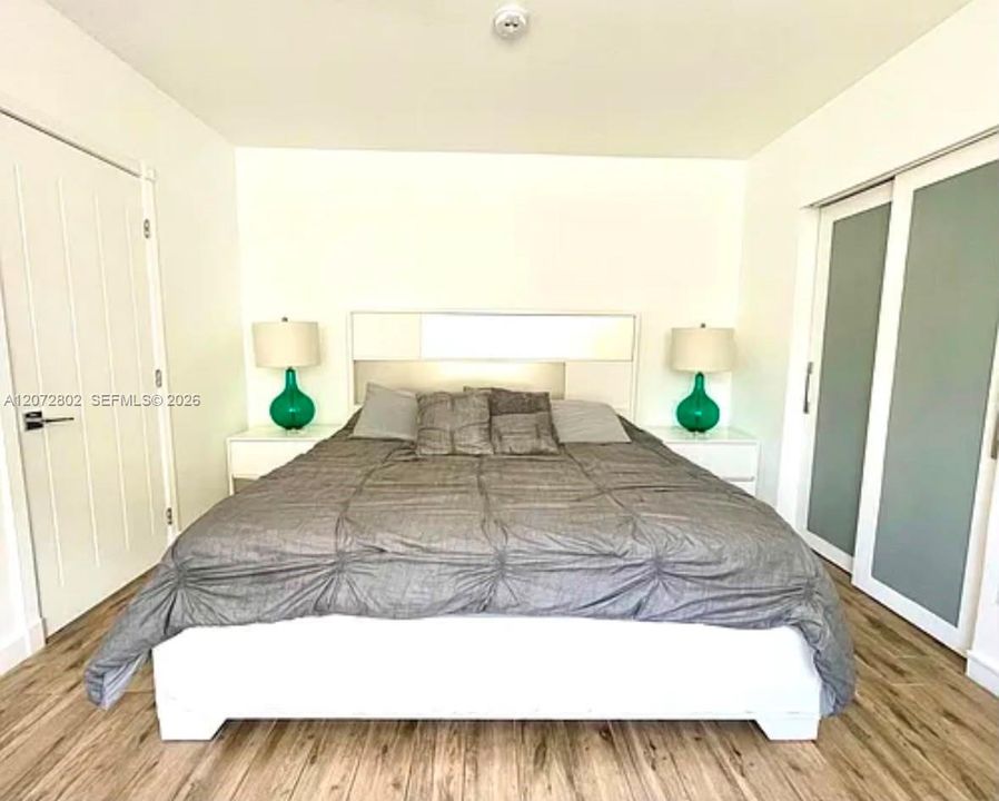 For Sale: $309,900 (2 beds, 2 baths, 943 Square Feet)