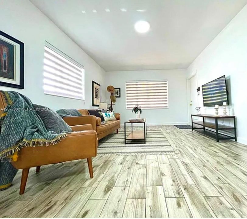 For Sale: $309,900 (2 beds, 2 baths, 943 Square Feet)