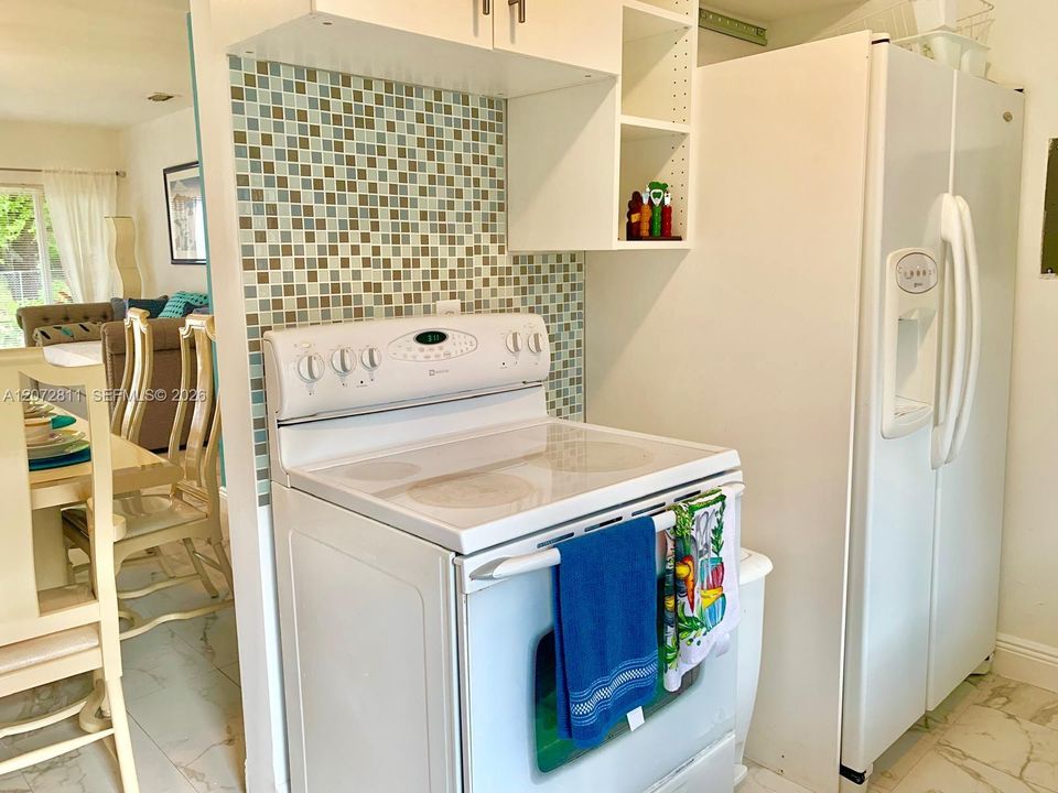 For Rent: $2,650 (2 beds, 1 baths, 832 Square Feet)