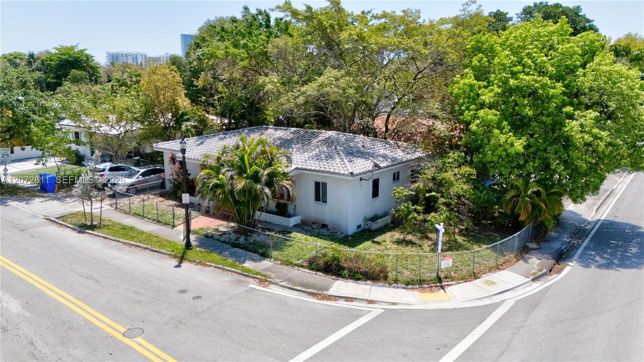 For Rent: $2,650 (2 beds, 1 baths, 832 Square Feet)