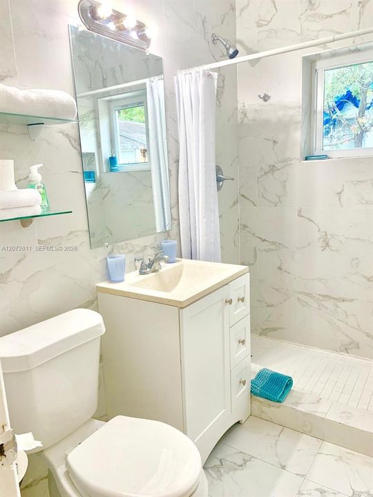 For Rent: $2,650 (2 beds, 1 baths, 832 Square Feet)