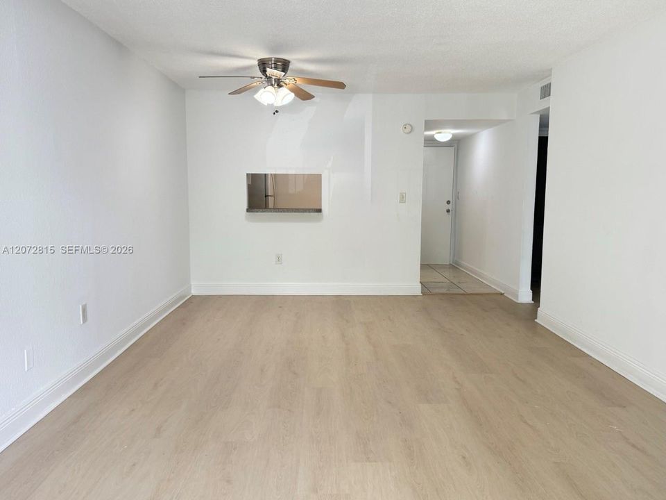 В аренду: $1,800 (1 спален, 1 ванн, 810 Квадратных фут)