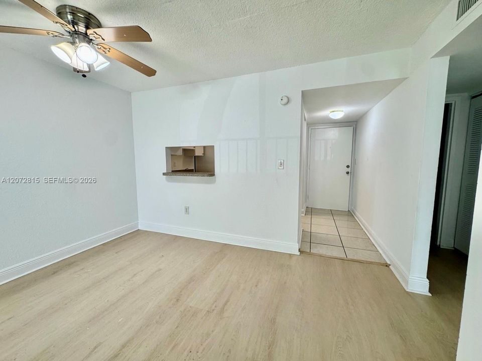В аренду: $1,800 (1 спален, 1 ванн, 810 Квадратных фут)