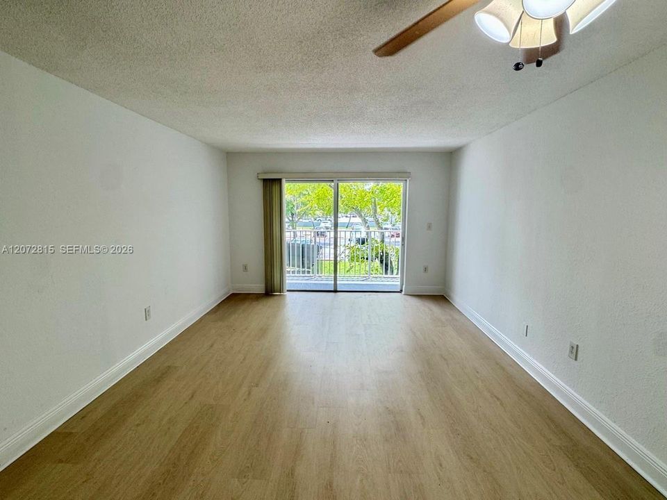 В аренду: $1,800 (1 спален, 1 ванн, 810 Квадратных фут)