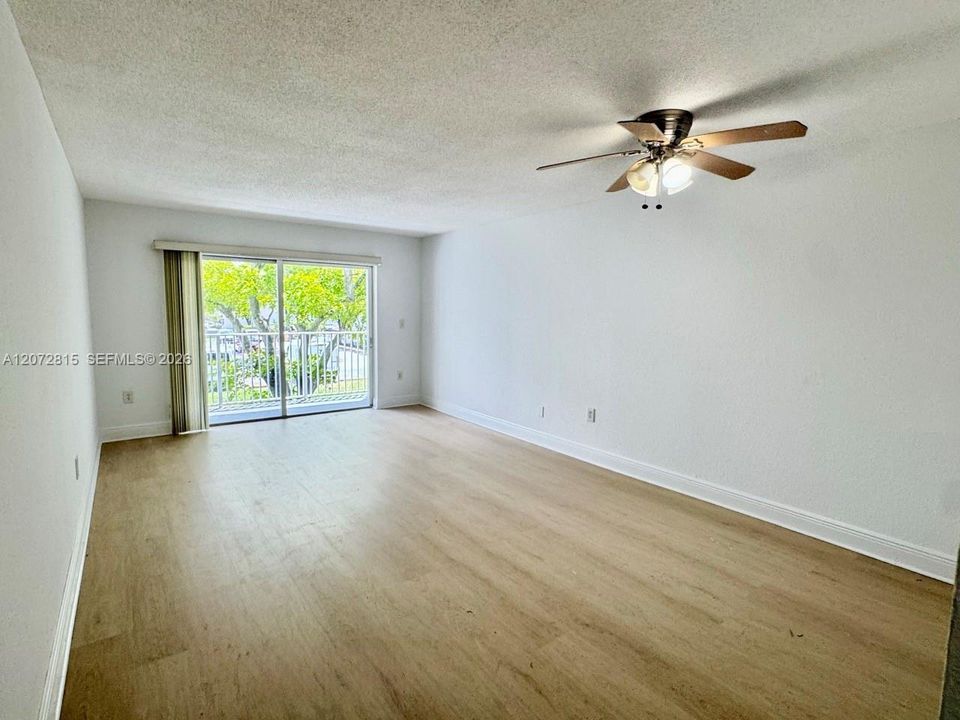В аренду: $1,800 (1 спален, 1 ванн, 810 Квадратных фут)