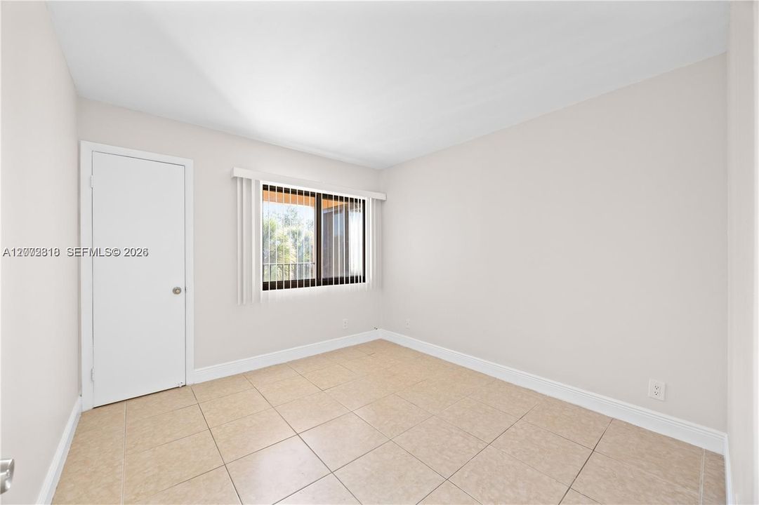 For Sale: $210,000 (2 beds, 2 baths, 933 Square Feet)