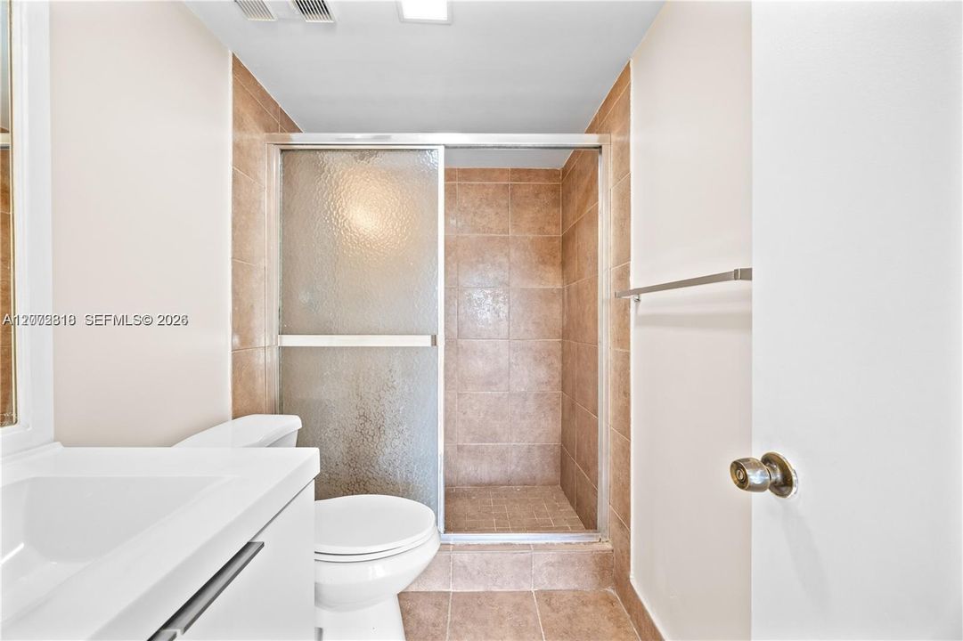 For Sale: $210,000 (2 beds, 2 baths, 933 Square Feet)
