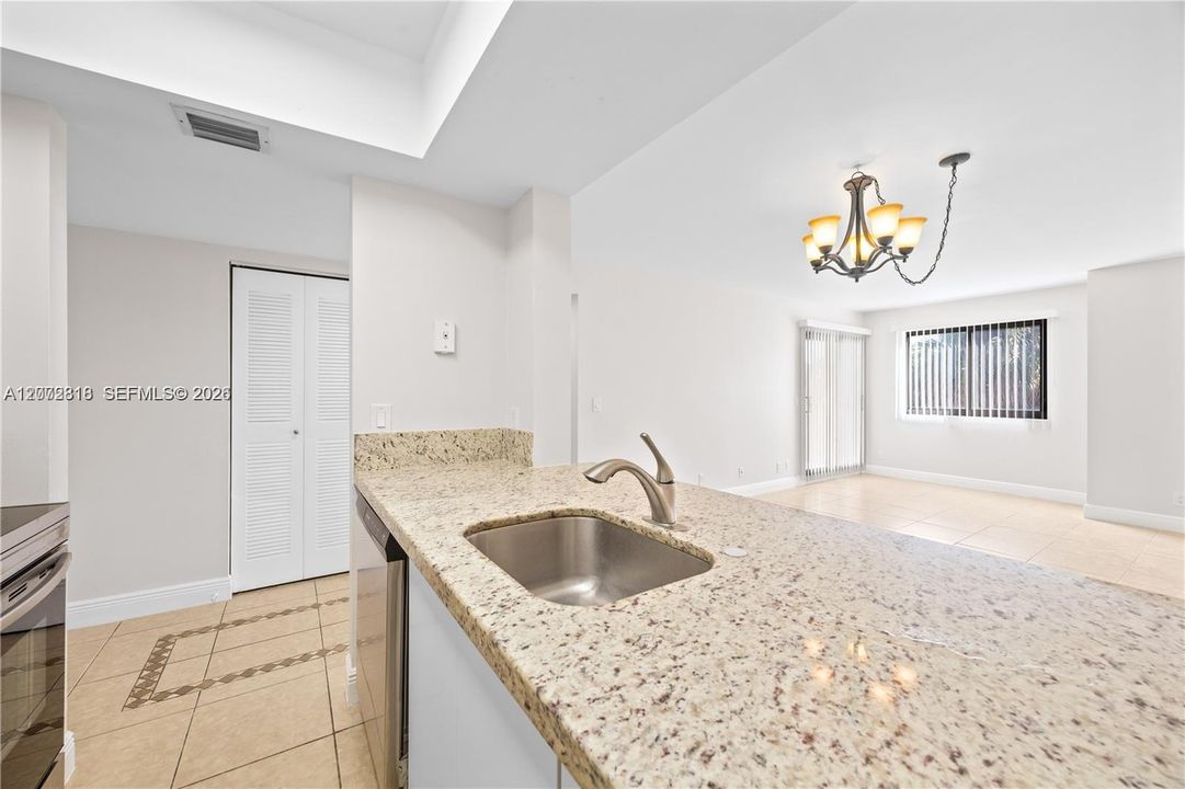 For Sale: $210,000 (2 beds, 2 baths, 933 Square Feet)