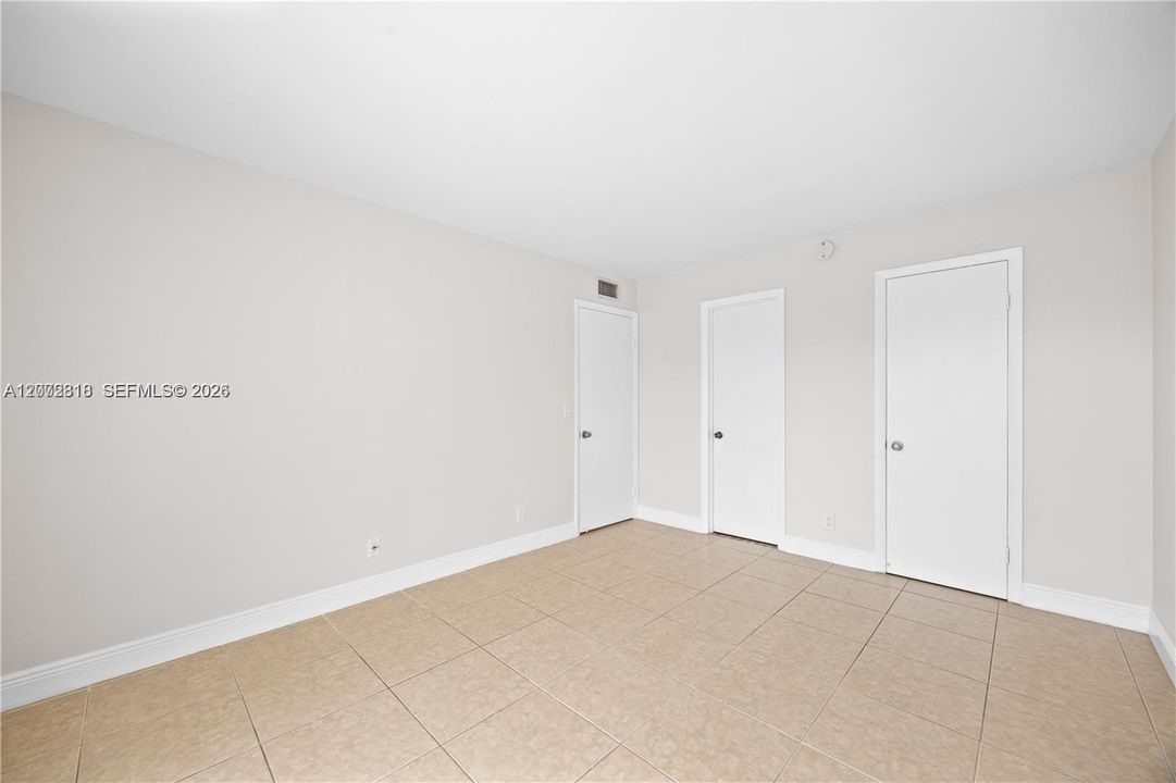 For Sale: $210,000 (2 beds, 2 baths, 933 Square Feet)