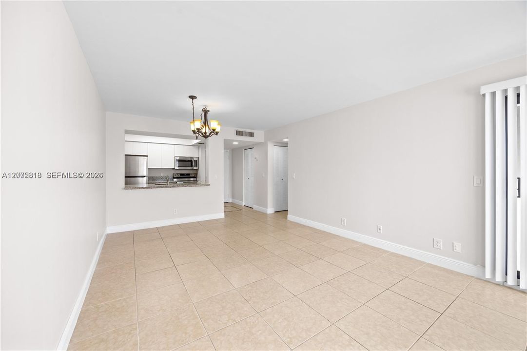 For Sale: $210,000 (2 beds, 2 baths, 933 Square Feet)