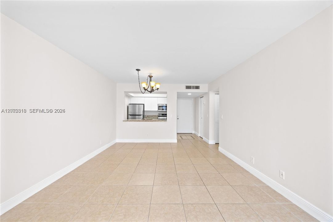 For Sale: $210,000 (2 beds, 2 baths, 933 Square Feet)