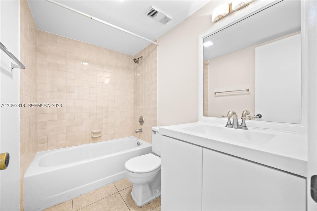 For Sale: $210,000 (2 beds, 2 baths, 933 Square Feet)