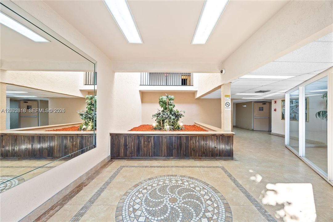 For Sale: $210,000 (2 beds, 2 baths, 933 Square Feet)