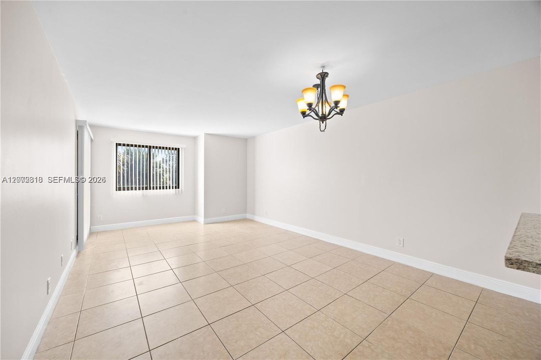 For Sale: $210,000 (2 beds, 2 baths, 933 Square Feet)