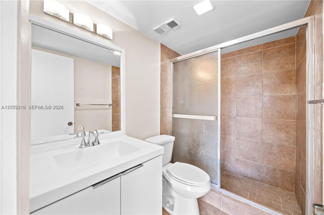 For Sale: $210,000 (2 beds, 2 baths, 933 Square Feet)