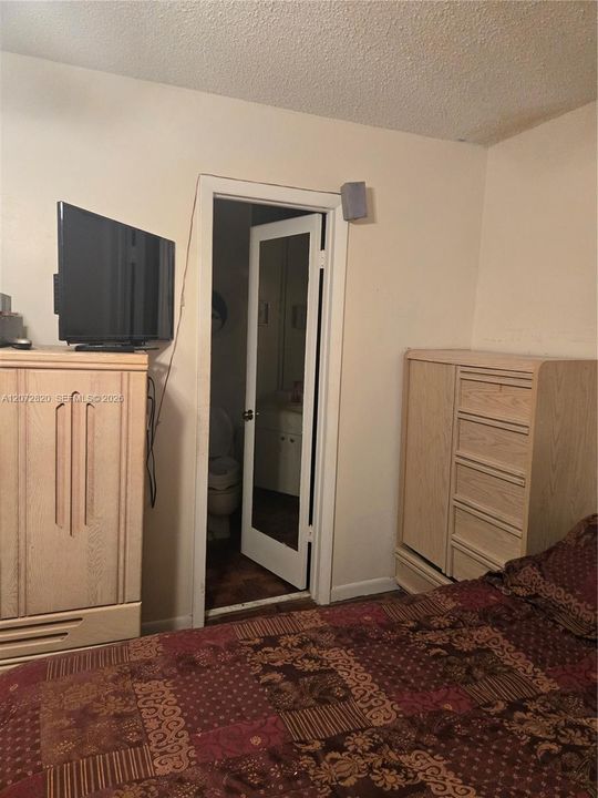 For Sale: $330,000 (2 beds, 2 baths, 1108 Square Feet)